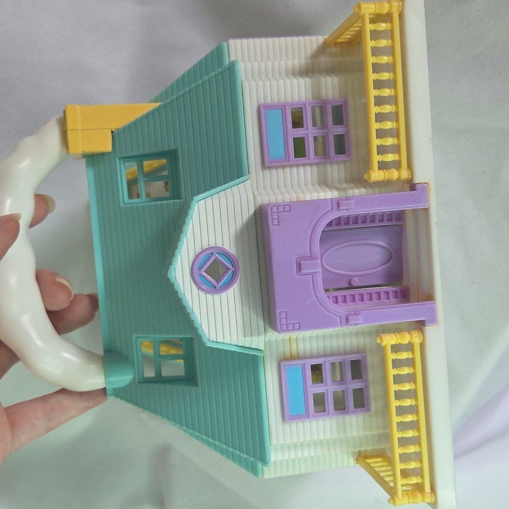 Blue box Polly Pocket Style Vintage Doll house w/ Pool and Garden - Picture 7 of 10